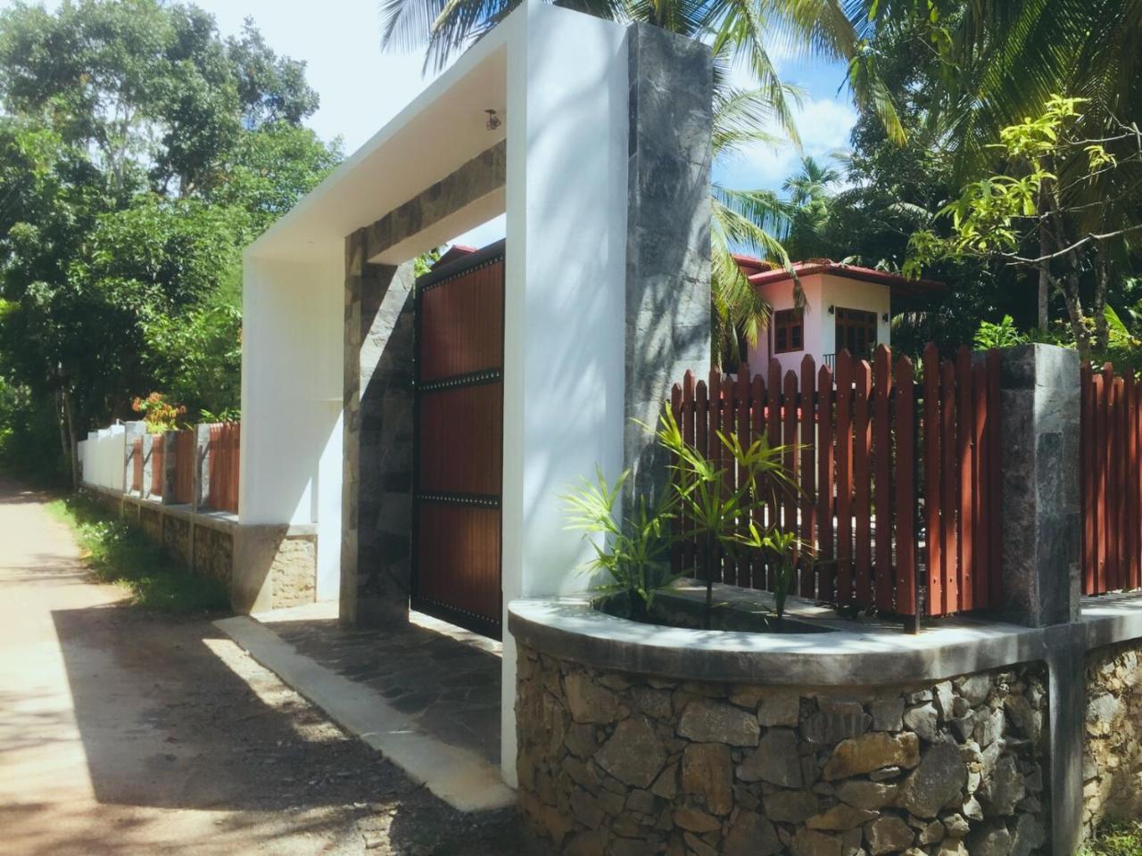 Casa Blanca Hotel Ahangama Kültér fotó