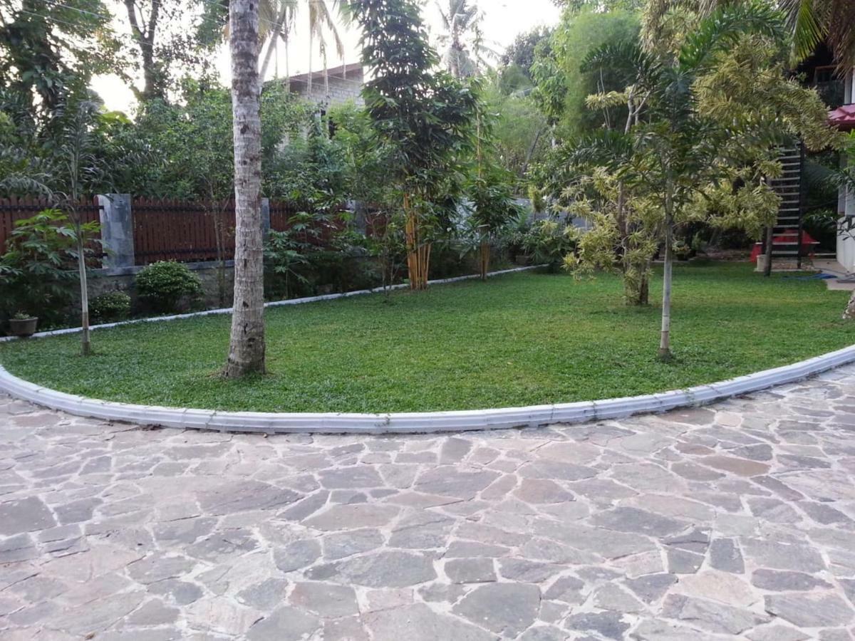 Casa Blanca Hotel Ahangama Kültér fotó